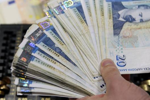 Всяка втора фирма в България няма пари в брой