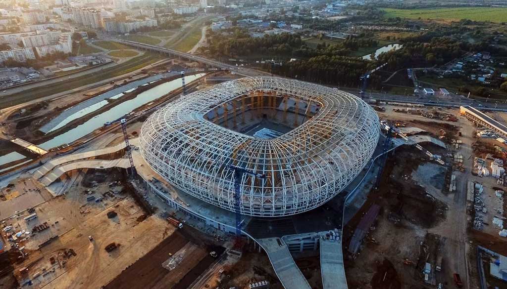 Тъжно ми става, като се замисля за съдбата на тия стадиони в Русия