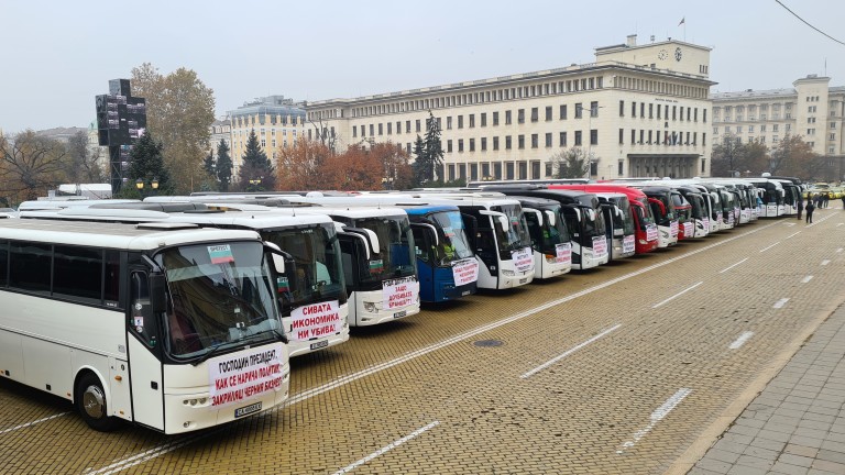 Как големите превозвачи в България се готвят да убият конкуренцията и да смажат клиентите си