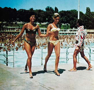 Победителките на плажен конкурс за красота „Мис Варна” 1965 г.