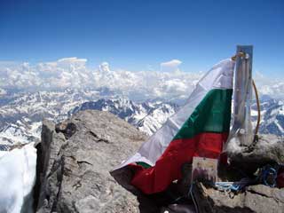 The Bulgarian flag on Nanga Parbat (8125 m)