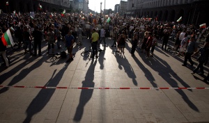 Guardian: Протестиращите искат край на ненаситната олигархична власт