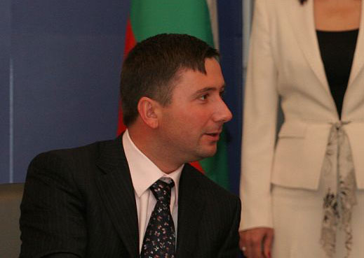 Прокопиев: зад фасадната ни демокрация се защищават интересите на тесен олигархичен елит