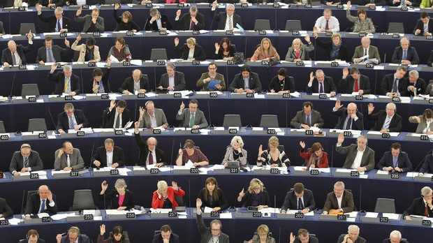 Европарламентът препоръча на ЕК да ''обмисли'' спиране на фондове за България