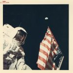 NASA предложи на търг първото селфи на Земята