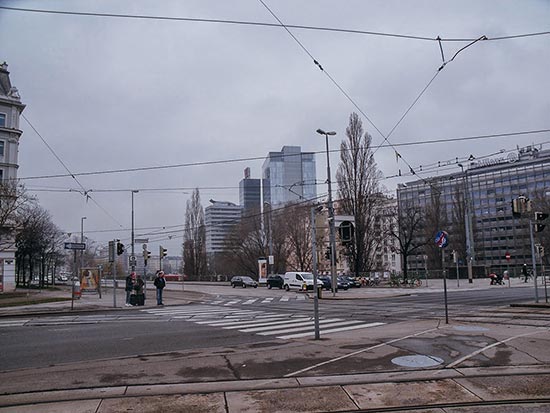 Модерна...