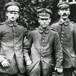 Ефрейтор Хитлер (вдясно) по време на престоя си във военна болница 1918