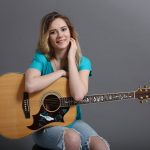 Младата Анастасия Шкурко пропява на 4 месеца, занимава се с музика професионално от 7-годишна