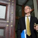 Има потребност от опростяване на достъпа до пазара на труда в България и от страна на специалисти със средно образование, а не само на висшисти, според Васил Велев