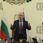 Служебният премиер Огнян Герджиков обеща пълна ревизия на предходния кабинет. Последваха постни шест странички за обществените поръчки, от които не се видяха сериозни проблеми. За сметка на това рокадите в държавната администрация вървят с пълна сила.