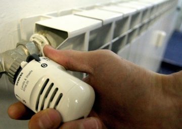Парното и топлата вода поскъпват от април