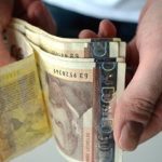 Глобяват мудни чиновници за калпава работа