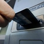 При източване на карта банките ще покриват сумата над 100 лева