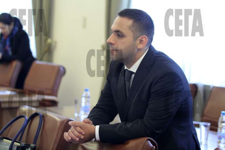 Икономическият министър Емил Караниколов на заседание на Министерския съвет.