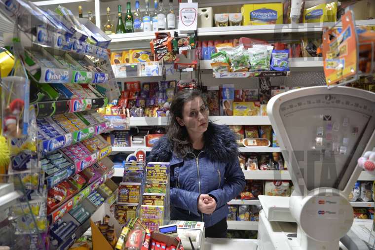 Лотарийните талони се продават и в кварталните магазини за хранителни стоки. Законопроектът цели ограничаването на рекламата на хазарта и ограничаване на търговските обекти, в които се предлагат.