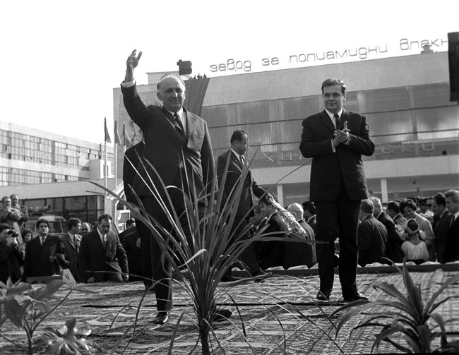 ДС за икономиката на социализма: Мините, металургията, енергетиката са обречени на провал