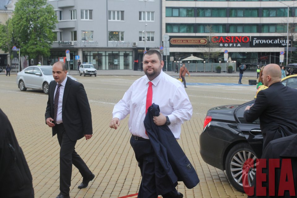 Само за година депутатът от ДПС Делян Пеевски е взел 37 млн. лв. дивиденти