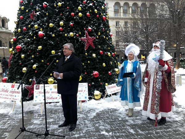 Малоумно, чак олигофренско