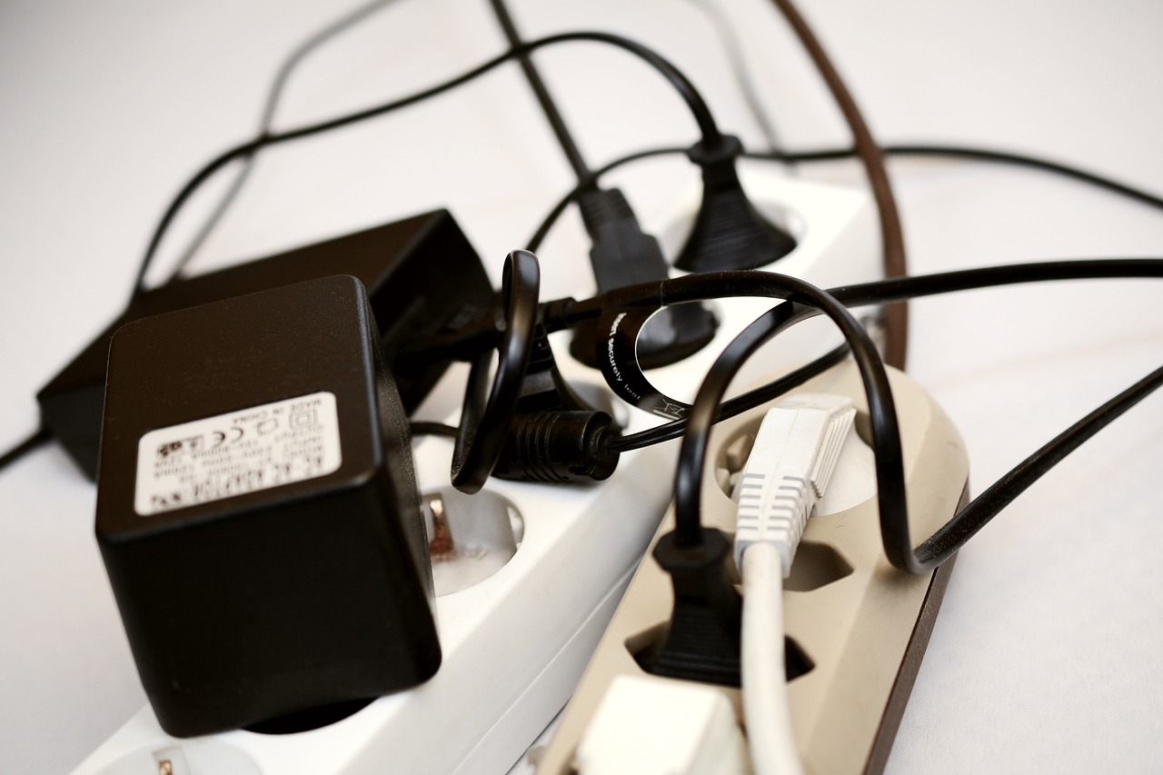 Как стотици хиляди битови потребители ще загубят правото си на информираност относно сметките за ток